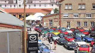 Großes Mazda MX-5 Treffen mit besonderen Gästen bei Mazda Classic in Augsburg