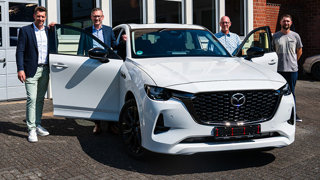 Mazda CX-60 als Ausbildungsobjekt: Zwei Schulungsfahrzeuge an Kreishandwerkerschaft Bergisches Land übergeben